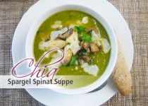 Chia Spargel Spinat Suppe mit Brotstange